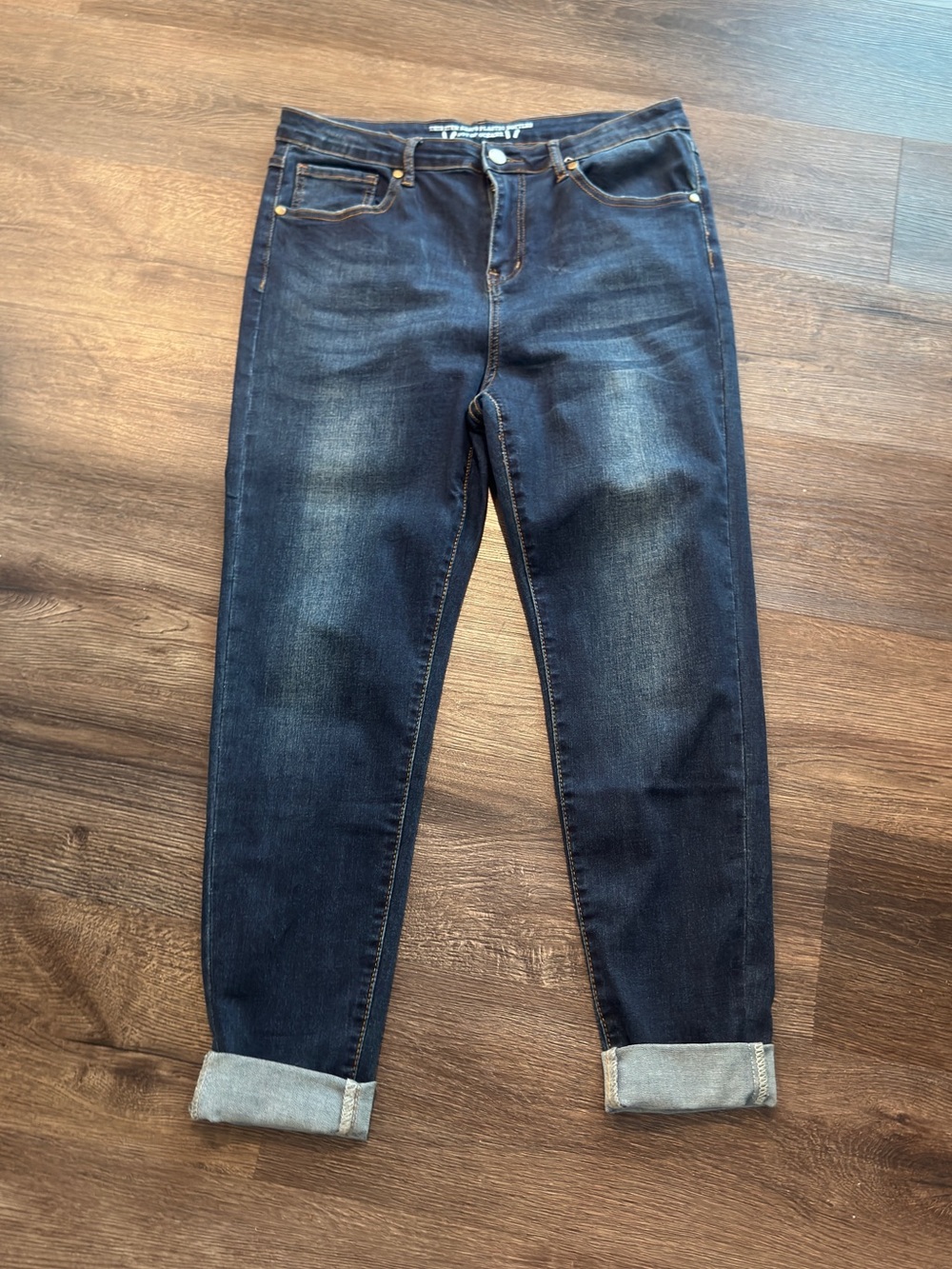 Grace & Lace Dark Blue Women's cuffed Jeans. Sz 16